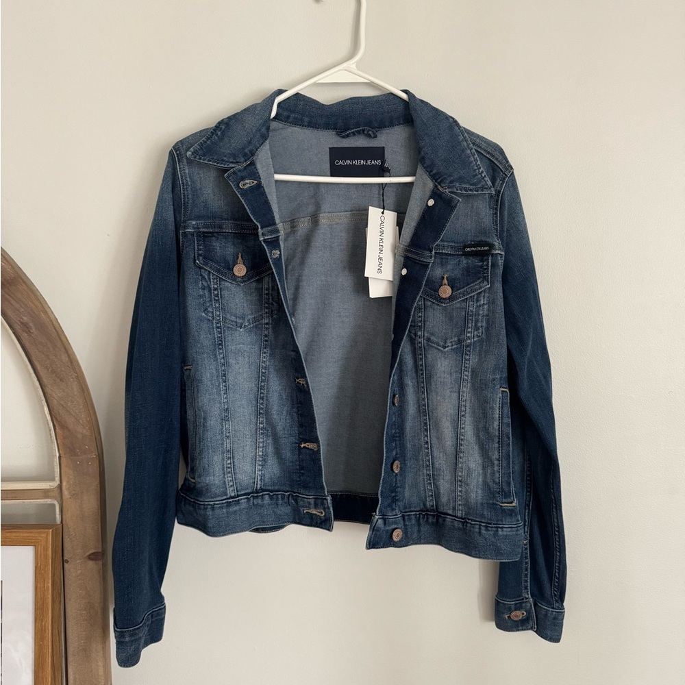 Calvin Klein NWT Jean Jacket Fitted Women’s Medium!